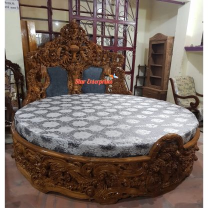 Teak Wood With Glolssy Finish Round Bed